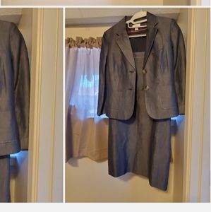 Dress suit loft size 4